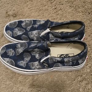 EUC, Like NeW VANS Navy/black Slip Ons With Skulls Mens 5.5 Ladies 7
